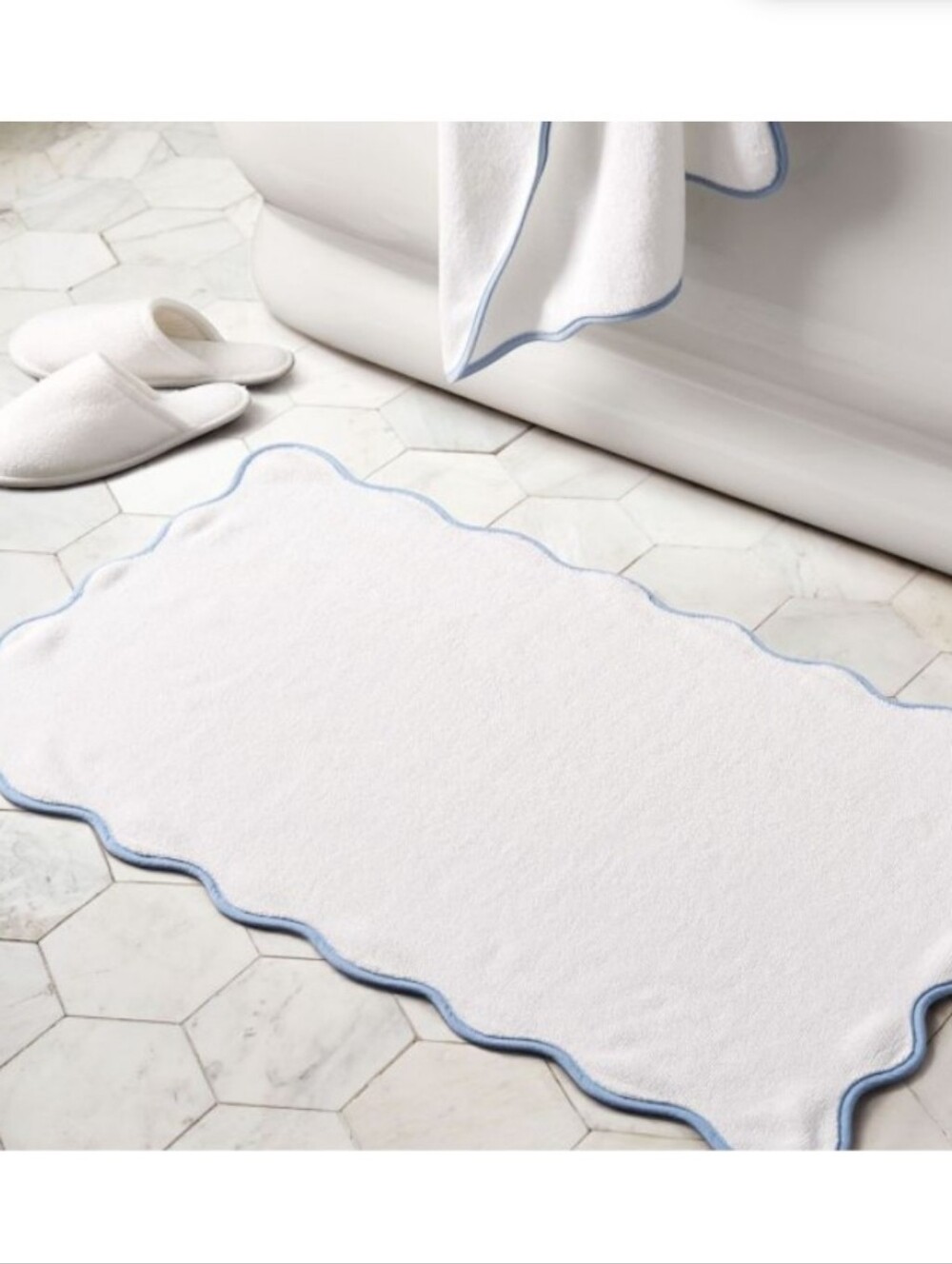 NEW! Pottery Barn Scalloped Bath Mat